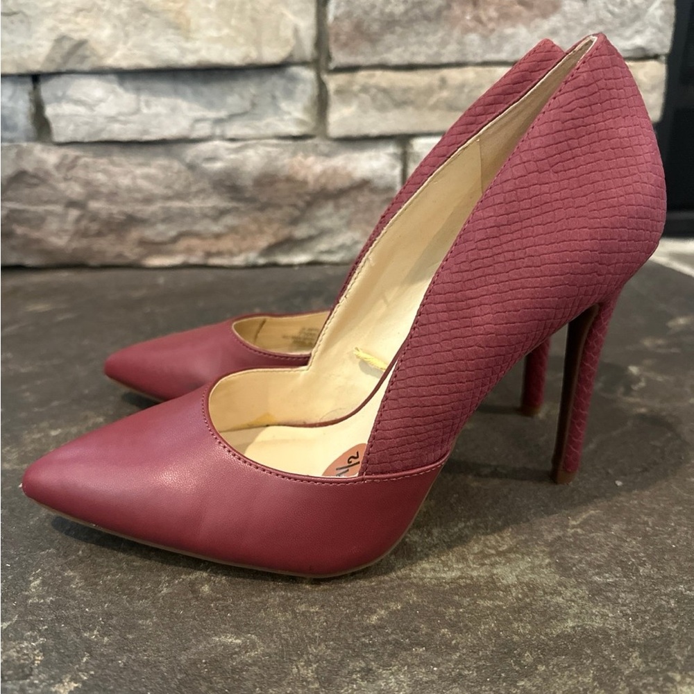 Jessica Simpson Burgundy Pumps